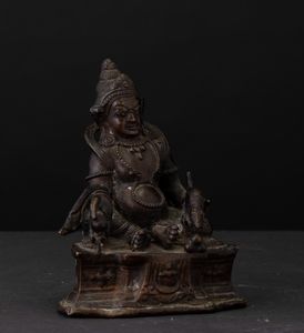 Figura di Sita-Jambhala in bronzo, Nepal, XIX secolo  - Asta Fine Chinese Works of Art - Associazione Nazionale - Case d'Asta italiane