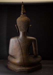 Grande figura di Buddha Sakyamuni in bronzo, Thailandia, XIX secolo  - Asta Fine Chinese Works of Art - Associazione Nazionale - Case d'Asta italiane