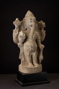 Stele scolpita in pietra raffigurante Shiva, India, XIV secolo  - Asta Fine Chinese Works of Art - Associazione Nazionale - Case d'Asta italiane