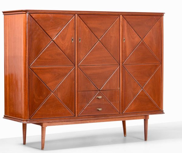 Grande credenza con struttura in legno. Dettagli in ottone. Piano in vetro.  - Asta Design Lab - Associazione Nazionale - Case d'Asta italiane