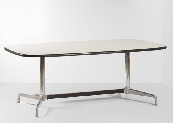 ,Charles Eames : Tavolo rettangolare con struttura in alluminio pressofuso e metallo laccato, piano in legno laminato.  - Asta Design Lab - Associazione Nazionale - Case d'Asta italiane