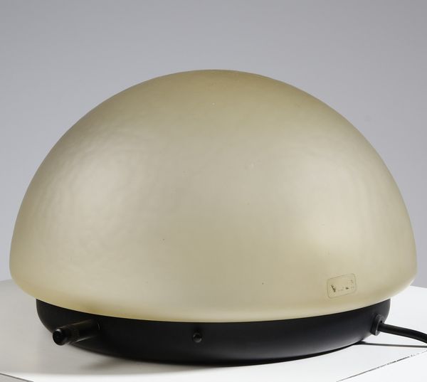 VEART : Lampada da tavolo Tank  - Asta Asta 351 | Design - Associazione Nazionale - Case d'Asta italiane