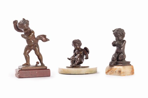 Lotto composto da tre piccole sculture in bronzo su basi in marmo, secolo XIX  - Asta Incanti d'Arte - Associazione Nazionale - Case d'Asta italiane