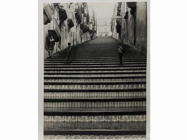 ,Nicola Scafidi : Caltagirone La scala, 1970  - Asta Immagini di Sicilia dallo Studio d'Agata ed altre collezioni - Associazione Nazionale - Case d'Asta italiane