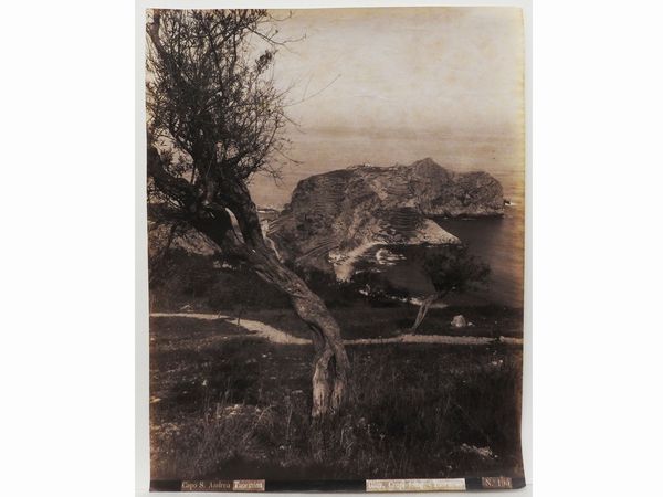 ,Giovanni Crupi : Taormina Capo S.Andrea, 1900 circa  - Asta Immagini di Sicilia dallo Studio d'Agata ed altre collezioni - Associazione Nazionale - Case d'Asta italiane