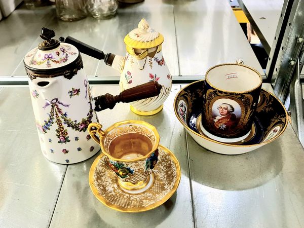 Una grande tazza con piatto Francia, seconda met XIX secolo  - Asta Ceramiche | Cambi Time - Associazione Nazionale - Case d'Asta italiane