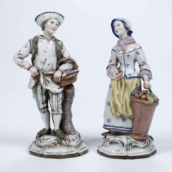 Coppia di figurine di venditori ambulanti, XX secolo  - Asta Ceramiche | Cambi Time - Associazione Nazionale - Case d'Asta italiane