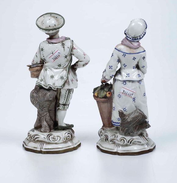 Coppia di figurine di venditori ambulanti, XX secolo  - Asta Ceramiche | Cambi Time - Associazione Nazionale - Case d'Asta italiane