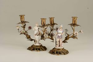 Coppia di candelabri Manifattura indeterminata, XX secolo  - Asta Ceramiche | Cambi Time - Associazione Nazionale - Case d'Asta italiane