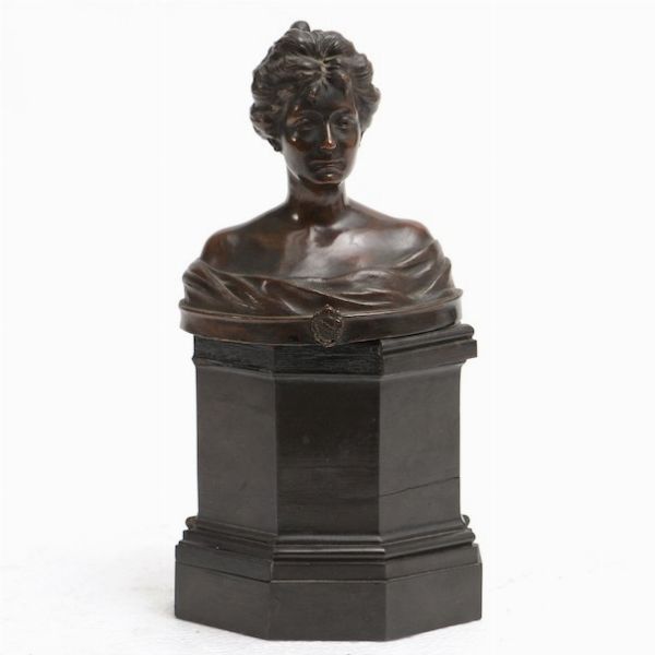 Piccolo busto in bronzo raffigurante donna  - Asta Scultura e Oggetti d'Arte | Cambi Time - Associazione Nazionale - Case d'Asta italiane