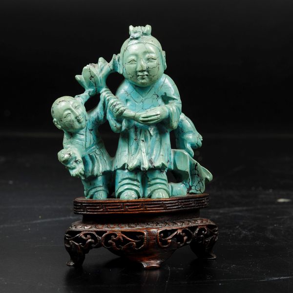 Piccolo gruppo scolpito in turchese raffigurante saggio con fanciullo, Cina, inizi XX secolo  - Asta Chinese Works of Art - Associazione Nazionale - Case d'Asta italiane