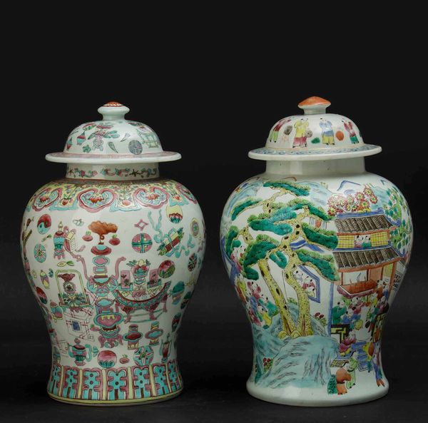 Due potiches in porcellana con soggetti naturalistici e scena di festeggiamenti con fanciulli, Cina, Dinastia Qing, XIX secolo  - Asta Chinese Works of Art - Associazione Nazionale - Case d'Asta italiane