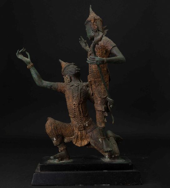 Gruppo in bronzo con tracce di doratura raffigurante due divinit, Indonesia, XX secolo  - Asta Chinese Works of Art - Associazione Nazionale - Case d'Asta italiane