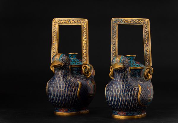 Coppia di vasi a foggia di papere a smalti cloisonn, Cina, Dinastia Qing, XIX secolo  - Asta Chinese Works of Art - Associazione Nazionale - Case d'Asta italiane