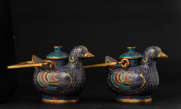 Coppia di vasi a foggia di papere a smalti cloisonn, Cina, Dinastia Qing, XIX secolo  - Asta Chinese Works of Art - Associazione Nazionale - Case d'Asta italiane