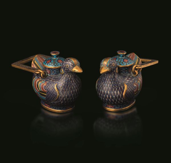 Coppia di vasi a foggia di papere a smalti cloisonn, Cina, Dinastia Qing, XIX secolo  - Asta Chinese Works of Art - Associazione Nazionale - Case d'Asta italiane