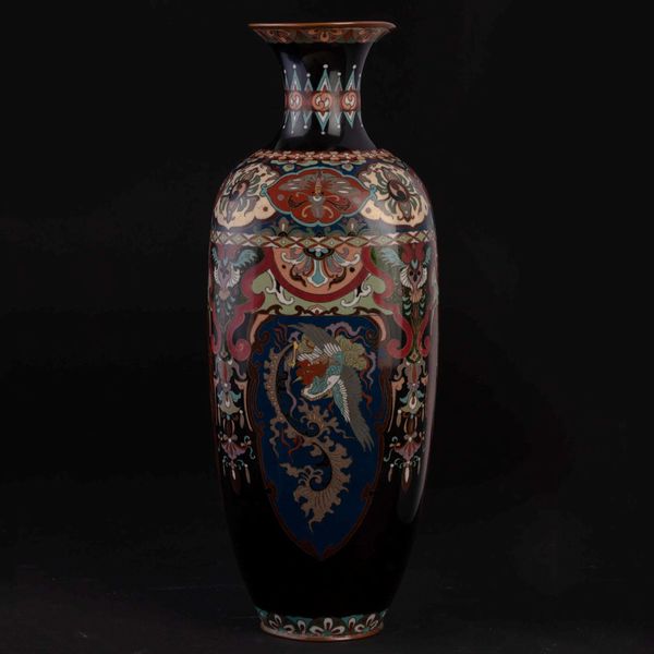 Vaso in smalto con decoro di draghi e decori floreali entro riserve su fondo nero, Giappone, periodo Meiji (1868-1912)  - Asta Chinese Works of Art - Associazione Nazionale - Case d'Asta italiane