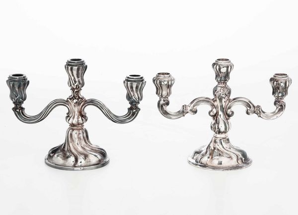 Due candelabri in argento a tre fiamme. Argenteria artistica italiana del XX secolo  - Asta Argenti | Cambi Time - Associazione Nazionale - Case d'Asta italiane