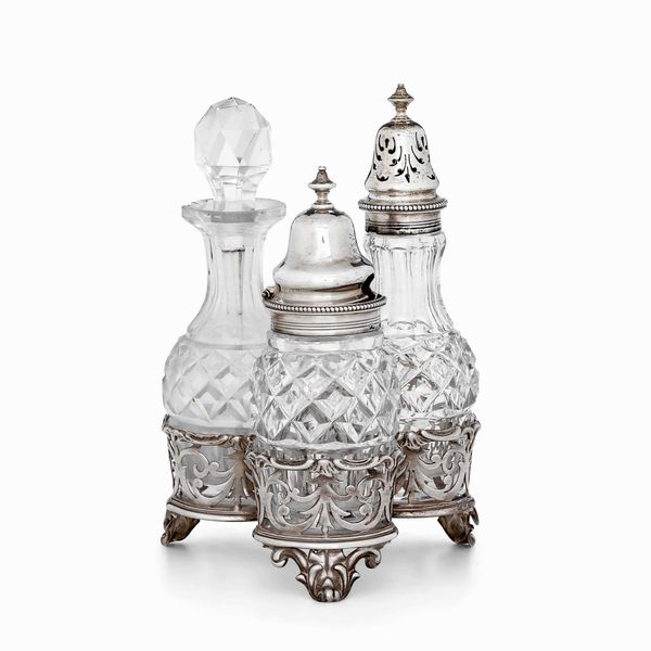 Cruet in argento fuso, sbalzato, traforato e cesellato, vetro molato. Marchi della citt di Londra per lanno 1856 e dellargentiere Eb Jb (non identificato)  - Asta Argenti | Cambi Time - Associazione Nazionale - Case d'Asta italiane