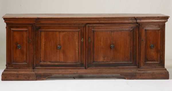 Credenza a quattro ante riquadrate, XVIII secolo  - Asta Antiquariato Febbraio | Cambi Time - Associazione Nazionale - Case d'Asta italiane