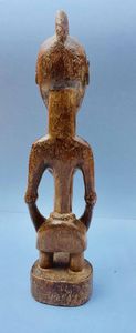 Arte africana, figura femminile stante  - Asta Antiquariato Febbraio | Cambi Time - Associazione Nazionale - Case d'Asta italiane