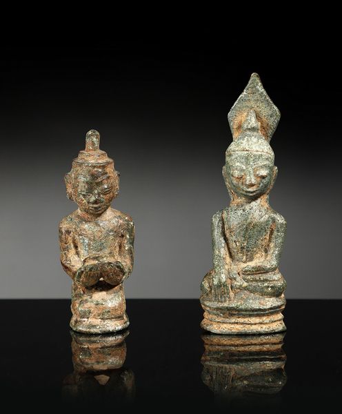 Arte Sud-Est Asiatico : Due bronzetti votivi Tailandia, periodo Ayutthaya,  XIV secolo  - Asta Asta 355 Arte orientale da un'importante collezione privata italiana e altre committenze - Associazione Nazionale - Case d'Asta italiane