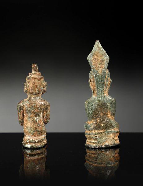 Arte Sud-Est Asiatico : Due bronzetti votivi Tailandia, periodo Ayutthaya,  XIV secolo  - Asta Asta 355 Arte orientale da un'importante collezione privata italiana e altre committenze - Associazione Nazionale - Case d'Asta italiane