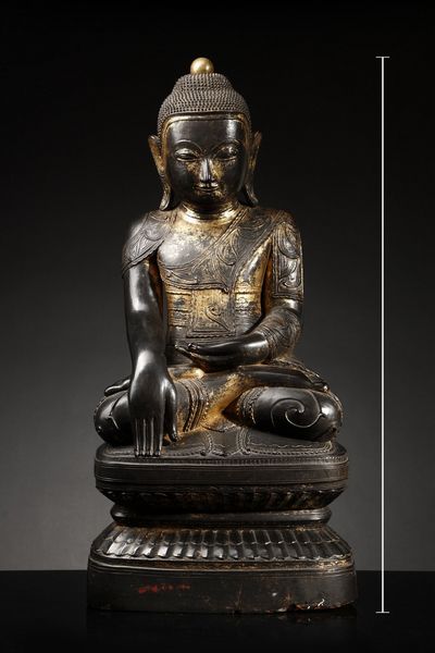 Arte Sud-Est Asiatico : Grande figura di Buddha in legno laccato Birmania, XVIII secolo  - Asta Asta 355 Arte orientale da un'importante collezione privata italiana e altre committenze - Associazione Nazionale - Case d'Asta italiane