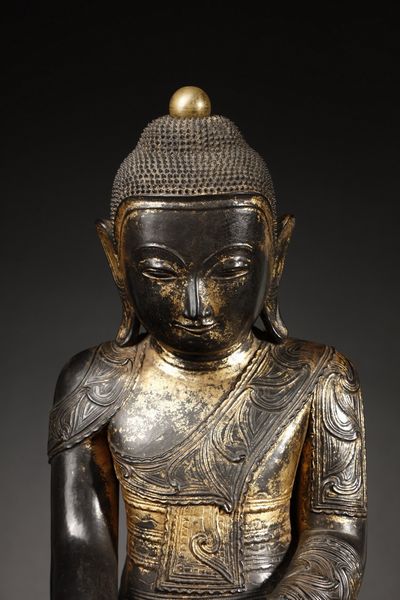 Arte Sud-Est Asiatico : Grande figura di Buddha in legno laccato Birmania, XVIII secolo  - Asta Asta 355 Arte orientale da un'importante collezione privata italiana e altre committenze - Associazione Nazionale - Case d'Asta italiane