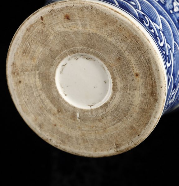 Arte Cinese : Vaso meiping bianco e blu Cina, dinastia Qing (1644-1912), XIX secolo  - Asta Asta 355 Arte orientale da un'importante collezione privata italiana e altre committenze - Associazione Nazionale - Case d'Asta italiane