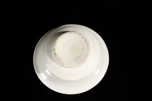 Arte Cinese : Tazza Dehua Cina, dinastia Ming (1368-1644), XV secolo  - Asta Asta 355 Arte orientale da un'importante collezione privata italiana e altre committenze - Associazione Nazionale - Case d'Asta italiane