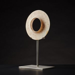 Arte Sud-Est Asiatico : Bracciale in forma di Disco Pi  Tailandia, cultura Ban Chiang, circa I millennio a.C.  - Asta Asta 355 Arte orientale da un'importante collezione privata italiana e altre committenze - Associazione Nazionale - Case d'Asta italiane