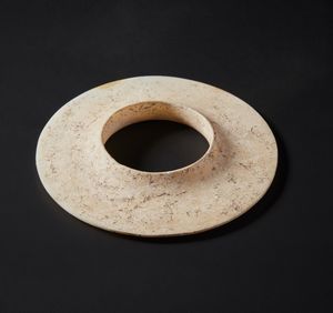 Arte Sud-Est Asiatico : Bracciale in forma di Disco Pi  Tailandia, cultura Ban Chiang, circa I millennio a.C.  - Asta Asta 355 Arte orientale da un'importante collezione privata italiana e altre committenze - Associazione Nazionale - Case d'Asta italiane