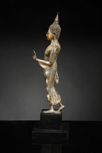 Arte Sud-Est Asiatico : Buddha errante Tailandia, XIX secolo  - Asta Asta 355 Arte orientale da un'importante collezione privata italiana e altre committenze - Associazione Nazionale - Case d'Asta italiane