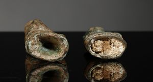 Arte Sud-Est Asiatico : Due bronzetti votivi Tailandia, periodo Ayutthaya,  XIV secolo  - Asta Asta 355 Arte orientale da un'importante collezione privata italiana e altre committenze - Associazione Nazionale - Case d'Asta italiane