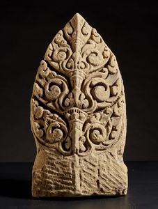 Arte Sud-Est Asiatico : Fregio in pietra arenaria  Cambogia, periodo Khmer (IX -XV secolo)  - Asta Asta 355 Arte orientale da un'importante collezione privata italiana e altre committenze - Associazione Nazionale - Case d'Asta italiane