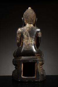 Arte Sud-Est Asiatico : Grande figura di Buddha in legno laccato Birmania, XVIII secolo  - Asta Asta 355 Arte orientale da un'importante collezione privata italiana e altre committenze - Associazione Nazionale - Case d'Asta italiane