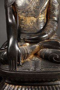 Arte Sud-Est Asiatico : Grande figura di Buddha in legno laccato Birmania, XVIII secolo  - Asta Asta 355 Arte orientale da un'importante collezione privata italiana e altre committenze - Associazione Nazionale - Case d'Asta italiane