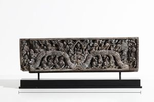 Arte Sud-Est Asiatico - Grande fregio in legno  Cambogia, Khmer, XIV secolo