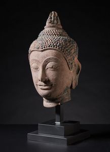 Arte Sud-Est Asiatico - Testa di Buddha in arenaria   Tailandia, Ayutthaya (1351-1767), XV secolo