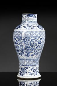 Arte Cinese - Vaso a balaustro  Cina, dinastia Qing, secolo XVII