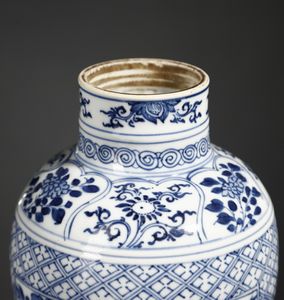 Arte Cinese : Vaso a balaustro  Cina, dinastia Qing, secolo XVII  - Asta Asta 355 Arte orientale da un'importante collezione privata italiana e altre committenze - Associazione Nazionale - Case d'Asta italiane