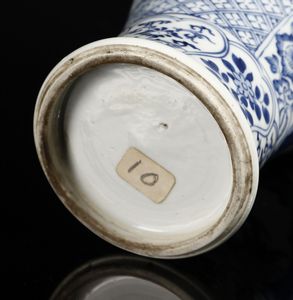 Arte Cinese : Vaso a balaustro  Cina, dinastia Qing, secolo XVII  - Asta Asta 355 Arte orientale da un'importante collezione privata italiana e altre committenze - Associazione Nazionale - Case d'Asta italiane