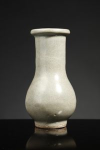 Arte Cinese - Bottiglia in porcellana craquel Cina, dinastia Song (960-1279)
