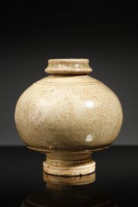 Arte Sud-Est Asiatico - Bottiglia globulare in porcellana Cambogia, periodo Khmer (802-1431), XIV secolo