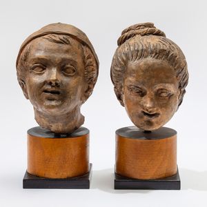 Testa di fanciullo e di fanciulla in terracotta su base in legno  - Asta Arti decorative del XX secolo | Cambi Time - Associazione Nazionale - Case d'Asta italiane