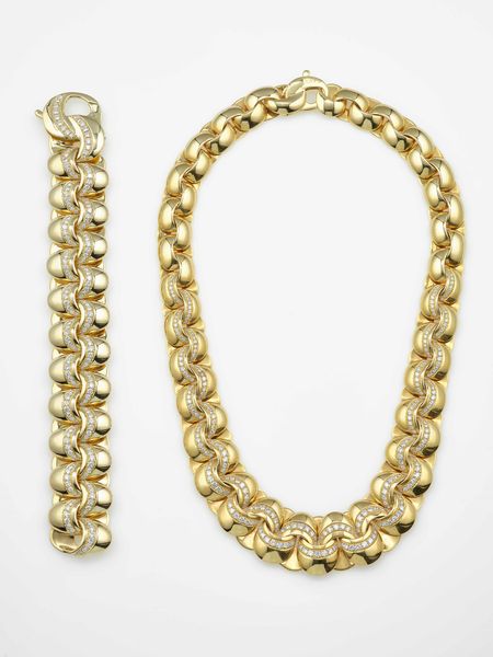 Modello Link Infinity. Demi-parure composta da girocollo e bracciale con diamanti  - Asta Gioielli Contemporanei - Storia di un marchio italiano - Associazione Nazionale - Case d'Asta italiane