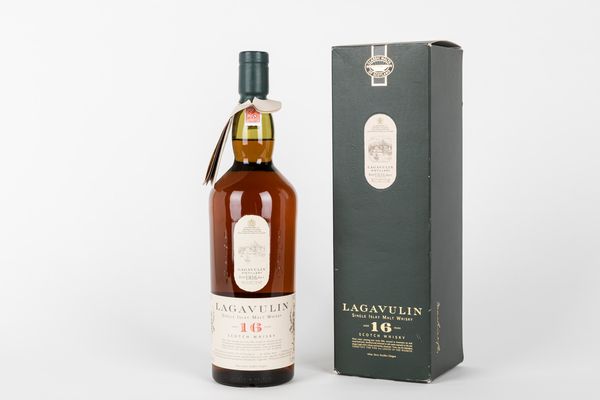 ,Scozia : Lagavulin 16 YO White Horse Distillers 1 Litro  - Asta Vini e Distillati - Associazione Nazionale - Case d'Asta italiane