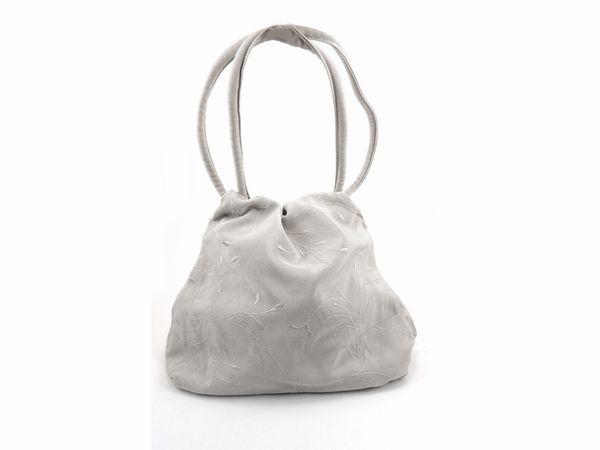 Borsa a spalla in viscosa grigio perla, Giorgio Armani  - Asta Fashion Vintage e Bijoux / Un guardaroba maschile - Associazione Nazionale - Case d'Asta italiane