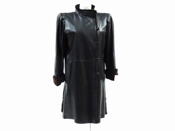 Cappotto in pelle nera e castoro, Yves Saint Laurent  - Asta Fashion Vintage e Bijoux / Un guardaroba maschile - Associazione Nazionale - Case d'Asta italiane